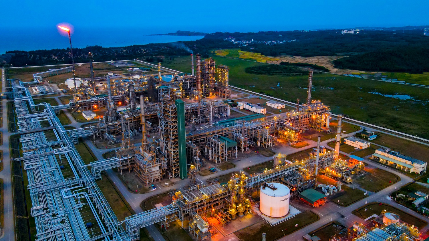 Hiện NMLD Dung Quất đang vận hành ở 118% công suất thiết kế Hiện NMLD Dung Quất đang vận hành ở 118% công suất thiết kế