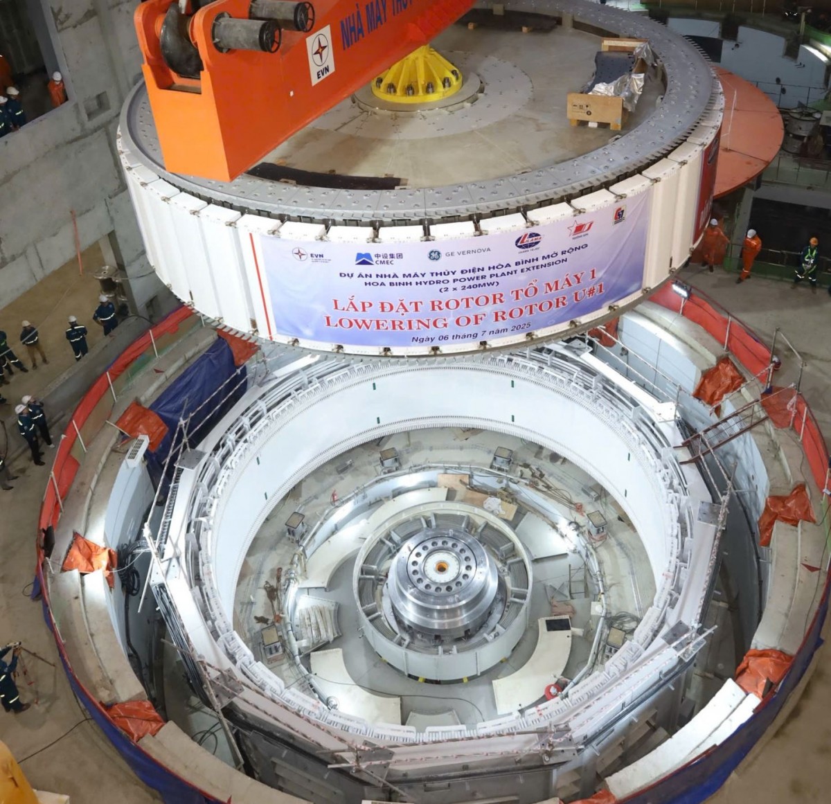 Hạ đặt thành công rotor tổ máy số 1 dự án Thủy điện Hòa Bình mở rộng Hạ đặt thành công rotor tổ máy số 1 dự án Thủy điện Hòa Bình mở rộng