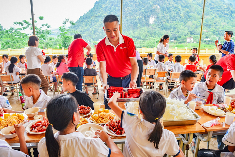 Yêu thương trao gửi đi ngày một lớn thêm khi chương trình đã trở thành chuỗi hoạt động thường niên của Ngân hàng.