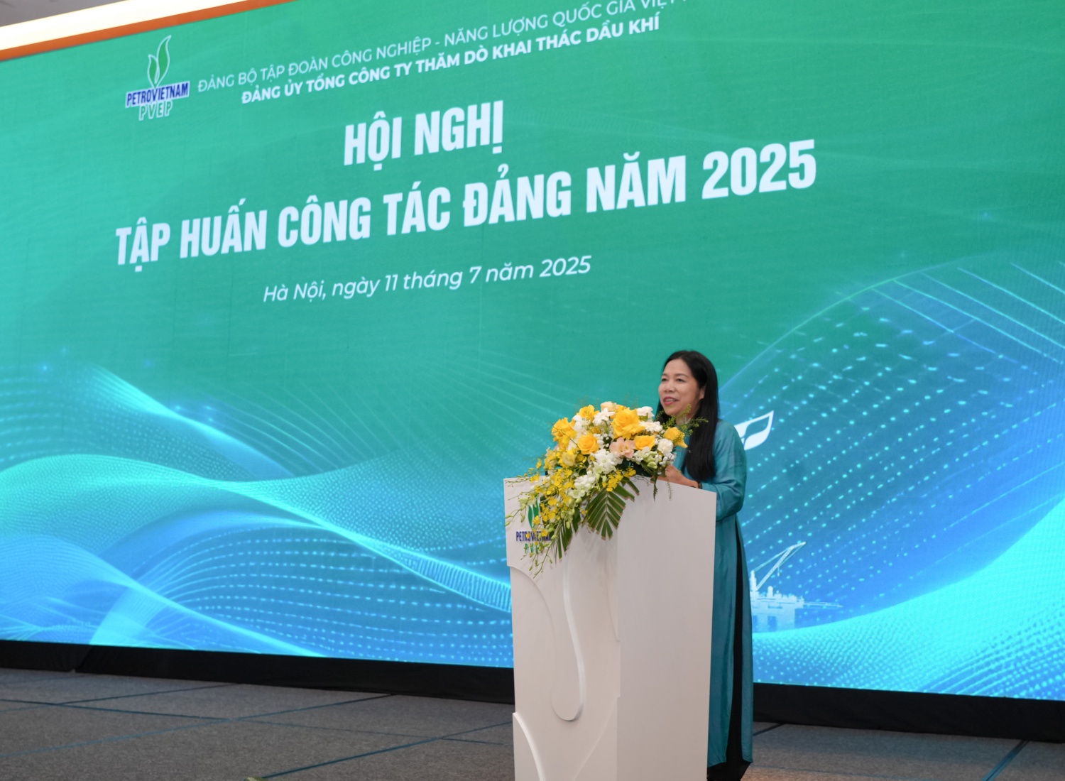 Nâng cao chất lượng đội ngũ cán bộ làm công tác xây dựng Đảng tại PVEP Nâng cao chất lượng đội ngũ cán bộ làm công tác xây dựng Đảng tại PVEP