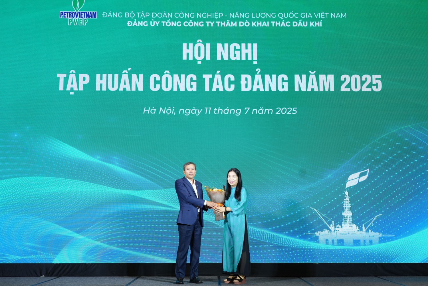 Nâng cao chất lượng đội ngũ cán bộ làm công tác xây dựng Đảng tại PVEP Nâng cao chất lượng đội ngũ cán bộ làm công tác xây dựng Đảng tại PVEP