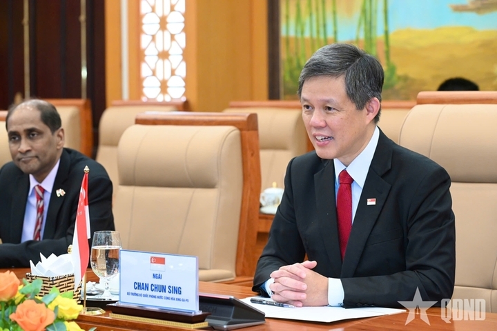 Ngài Chan Chun Sing khẳng định sẵn sàng tiếp tục đón tiếp sĩ quan Quân đội nhân dân Việt Namsang học tập tại Singapore. Ảnh: QĐND