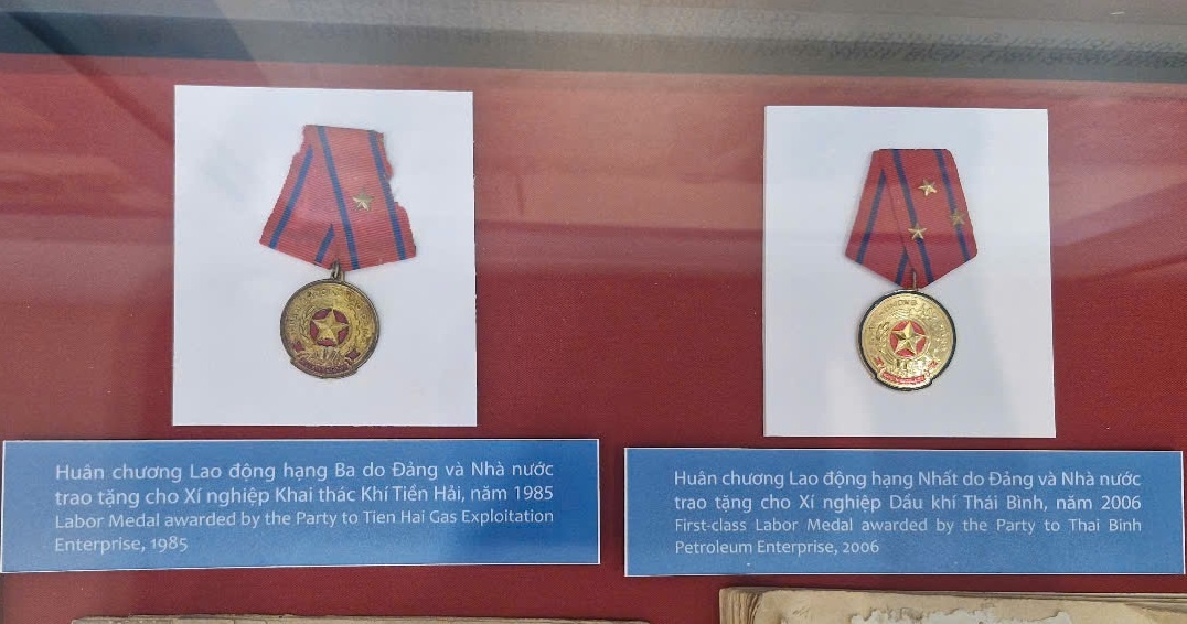 Khu lưu niệm Dầu khí - Kỳ 2: Dòng chảy ký ức qua những tư liệu và hình ảnh lịch sử Khu lưu niệm Dầu khí - Kỳ 2: Dòng chảy ký ức qua những tư liệu và hình ảnh lịch sử