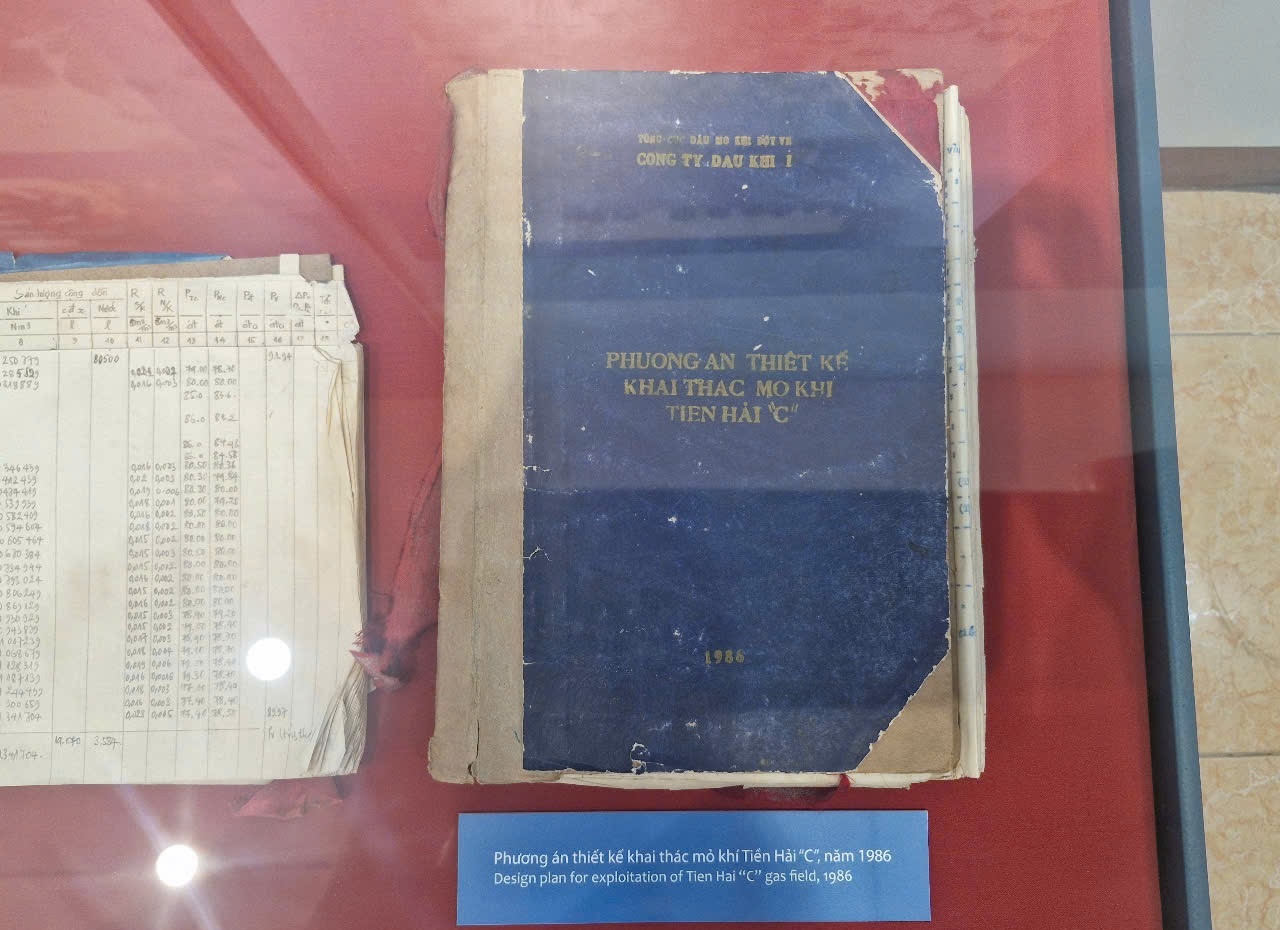 Khu lưu niệm Dầu khí - Kỳ 2: Dòng chảy ký ức qua những tư liệu và hình ảnh lịch sử Khu lưu niệm Dầu khí - Kỳ 2: Dòng chảy ký ức qua những tư liệu và hình ảnh lịch sử