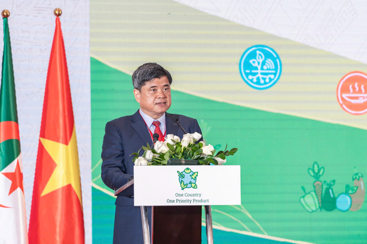 Thứ trưởng Bộ Nông nghiệp và Môi trường Trần Thanh Nam phát biểu khai mạc tại diễn đàn. Ảnh: Trần Văn.