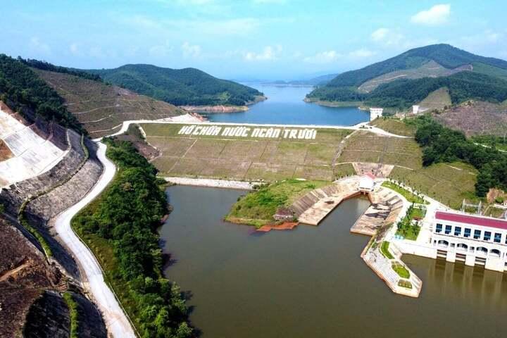 Hồ chứa nước Ngàn Trươi, tỉnh Hà Tĩnh. Ảnh: Tùng Đinh.
