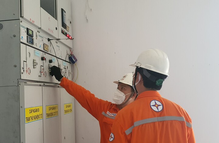 EVNHCMC cung cấp điện an toàn, ổn định trong 6 tháng đầu năm 2025. Ảnh: Minh Khuê.