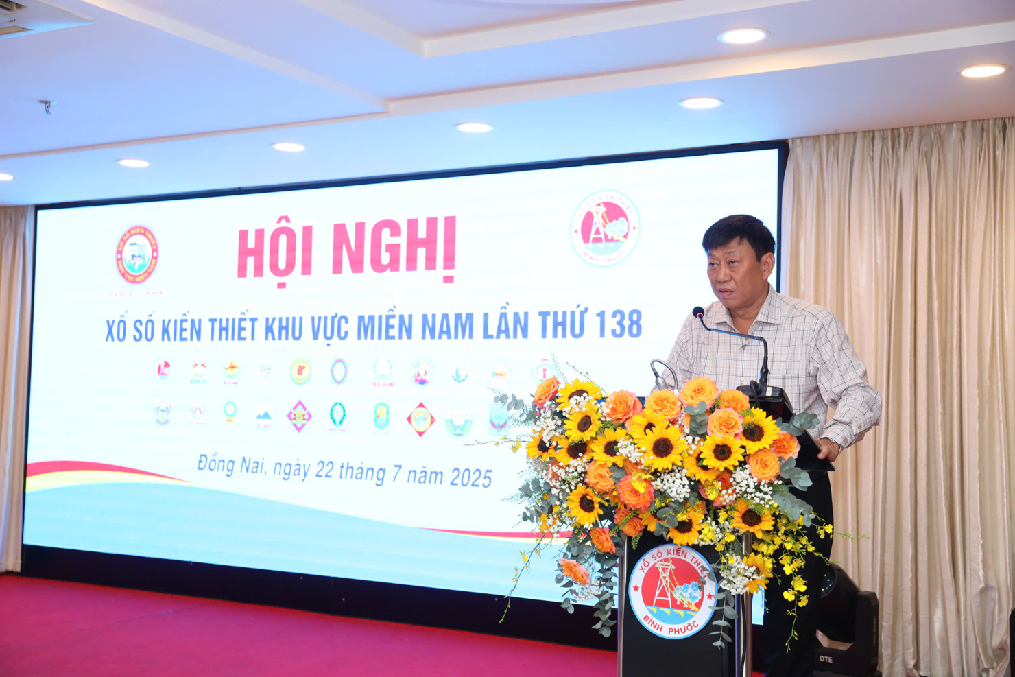 &Ocirc;ng Dương Minh T&uacute; - Ph&oacute; Chủ tịch Hội đồng Xổ số Khu vực miền Nam tr&igrave;nh b&agrave;y b&aacute;o c&aacute;o.