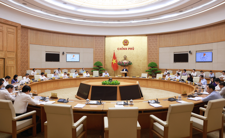 Thủ tướng Phạm Minh Chính chủ trì Phiên họp Chính phủ chuyên đề xây dựng pháp luật tháng 7/2025. Ảnh: VGP/Nhật Bắc