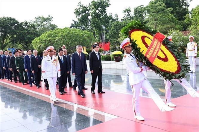 Lãnh đạo Đảng, Nhà nước dâng hương tưởng niệm Anh hùng liệt sĩ nhân dịp 27/7 - 8