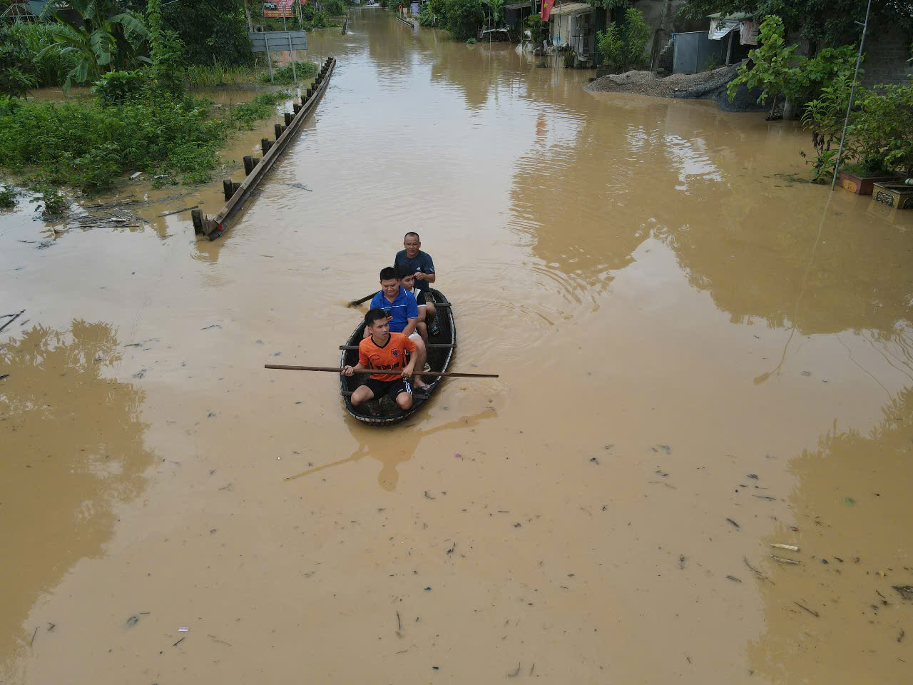 Nhiều bản bị cô lập, chưa tiếp cận được do mưa lũ- Ảnh 2. Nhiều bản bị cô lập, chưa tiếp cận được do mưa lũ- Ảnh 2.