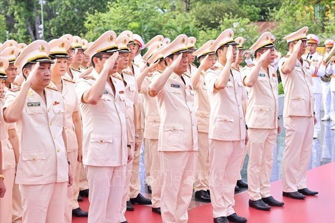 Lãnh đạo Đảng, Nhà nước dâng hương tưởng niệm Anh hùng liệt sĩ nhân dịp 27/7 - 3