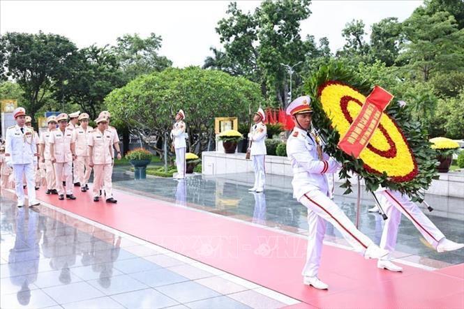 Lãnh đạo Đảng, Nhà nước dâng hương tưởng niệm Anh hùng liệt sĩ nhân dịp 27/7 - 4