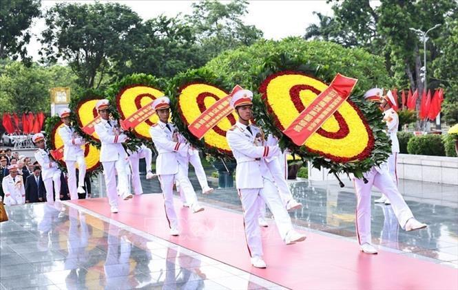 Lãnh đạo Đảng, Nhà nước dâng hương tưởng niệm Anh hùng liệt sĩ nhân dịp 27/7 - 7