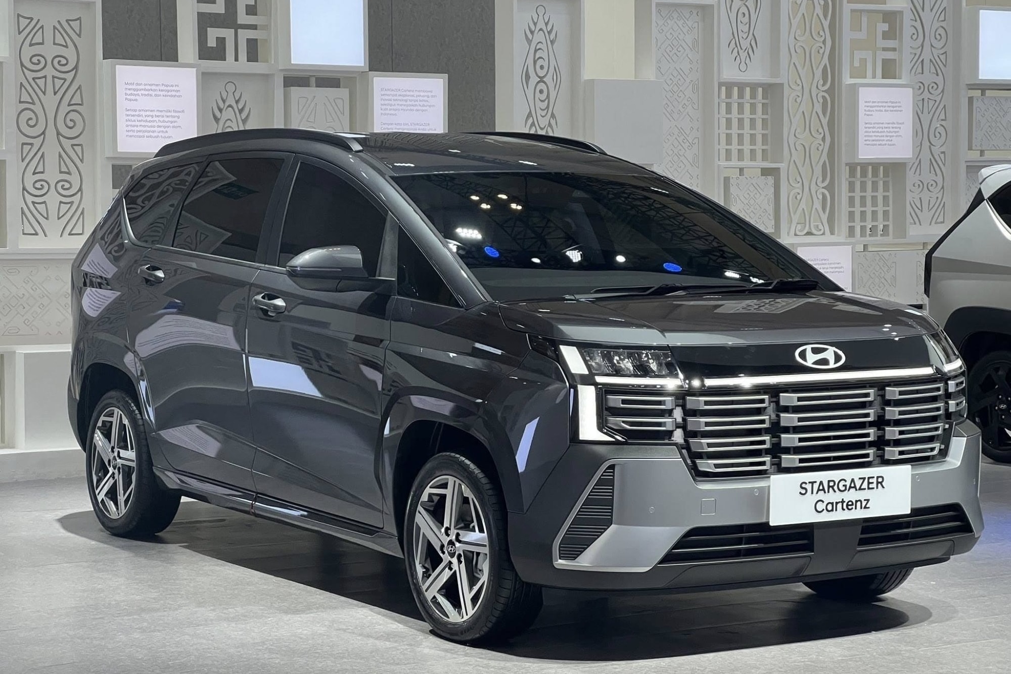 Hyundai Stargazer 2025 có 2 phiên bản tại thị trường Indonesia.