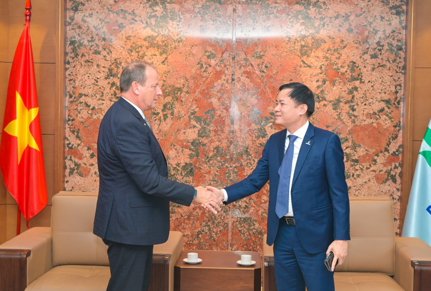 Tổng Giám đốc Petrovietnam Lê Ngọc Sơn tiếp đón ông Thomas Mitchell Little, Chủ tịch kiêm Giám đốc điều hành Công ty Jadestone Energy (JSE) đến làm việc tại Petrovietnam Tổng Giám đốc Petrovietnam Lê Ngọc Sơn tiếp đón ông Thomas Mitchell Little, Chủ tịch kiêm Giám đốc điều hành Công ty Jadestone Energy (JSE) đến làm việc tại Petrovietnam