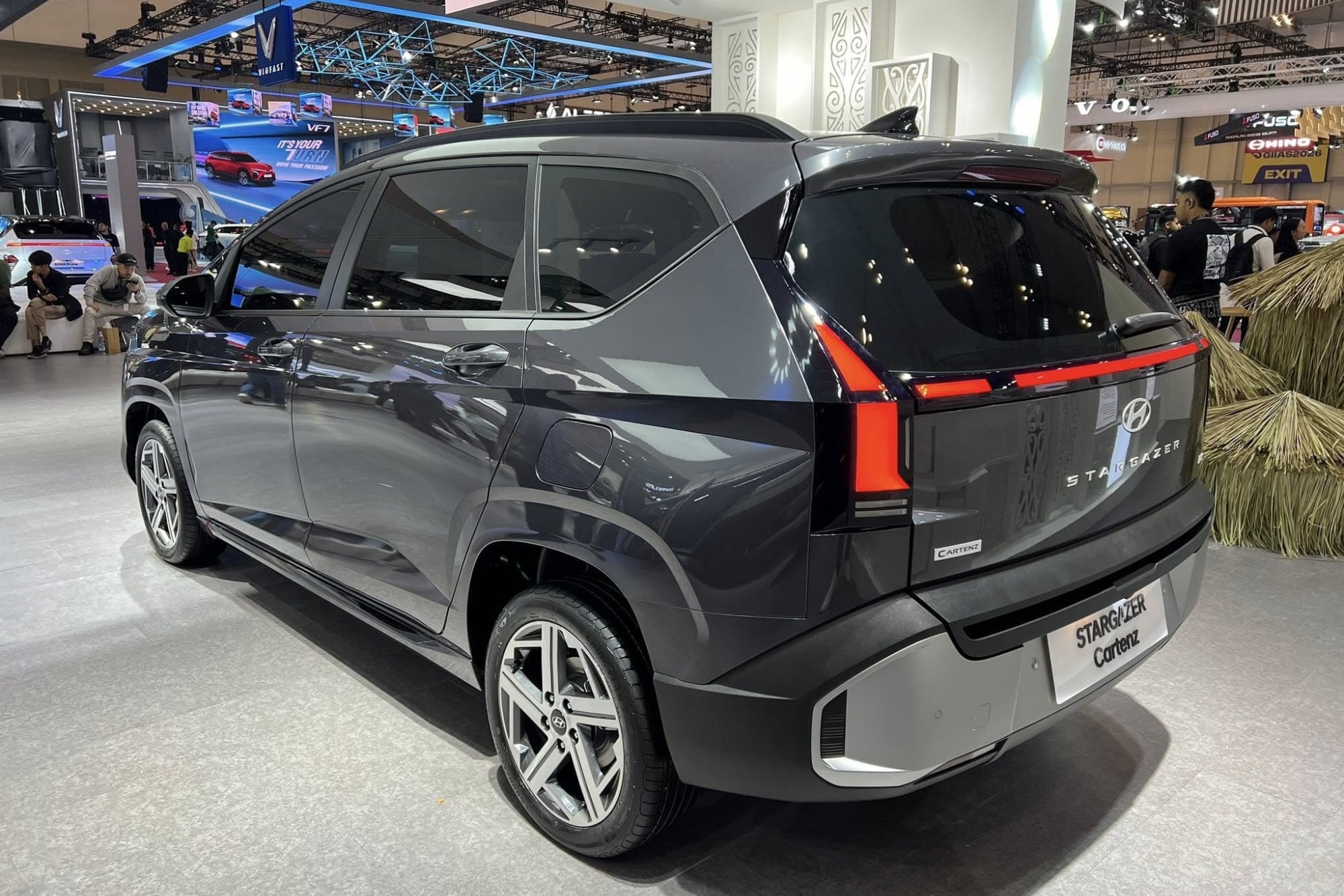 Ngoại thất xe được tinh chỉnh.