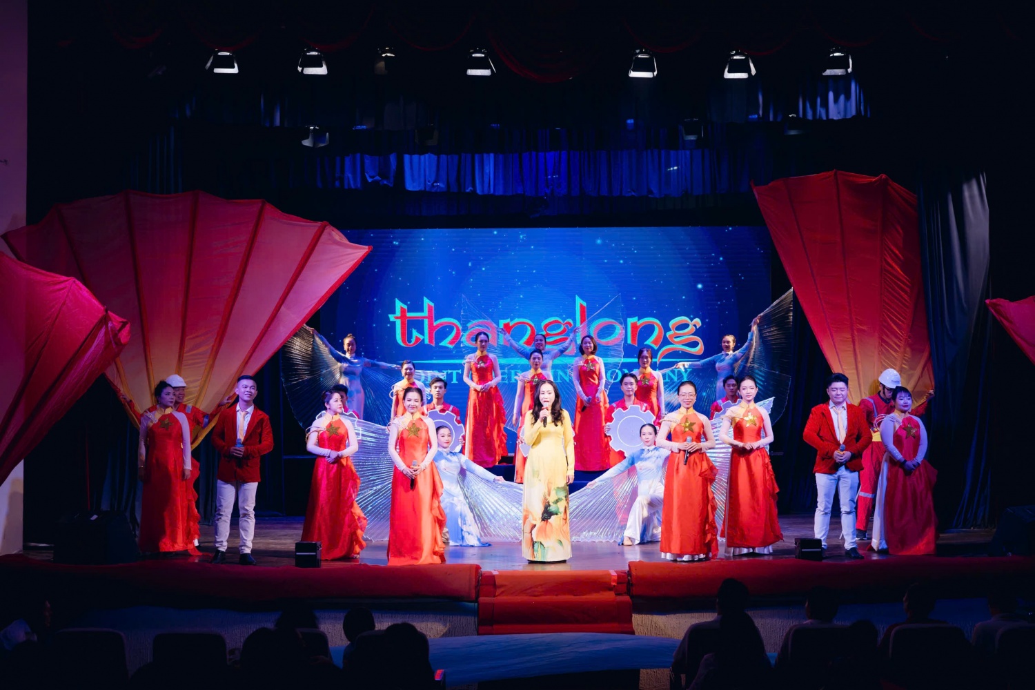 Hội diễn Văn nghệ PVEP 2025: Hành trình vươn ra biển lớn, gắn kết trái tim người lao động