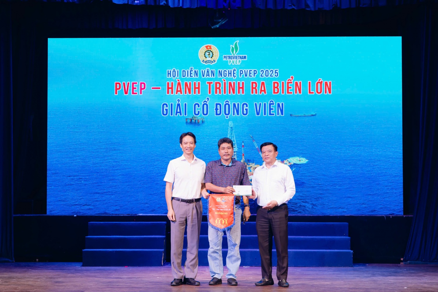 Hội diễn Văn nghệ PVEP 2025: Hành trình vươn ra biển lớn, gắn kết trái tim người lao động Hội diễn Văn nghệ PVEP 2025: Hành trình vươn ra biển lớn, gắn kết trái tim người lao động