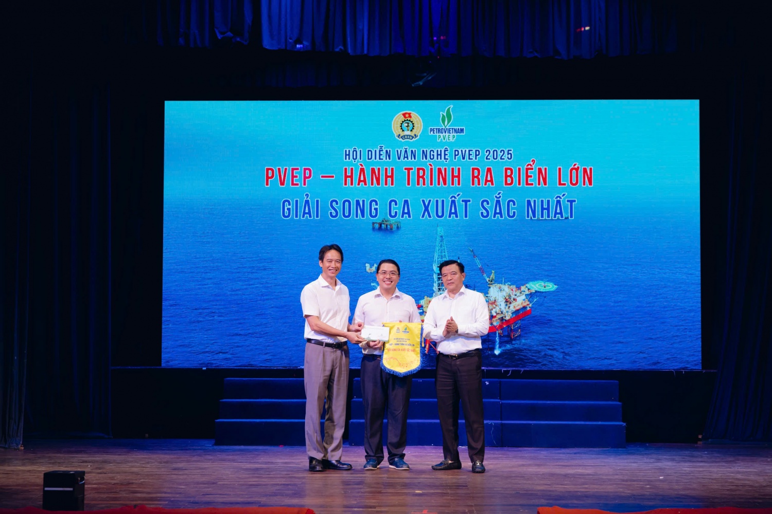 Hội diễn Văn nghệ PVEP 2025: Hành trình vươn ra biển lớn, gắn kết trái tim người lao động Hội diễn Văn nghệ PVEP 2025: Hành trình vươn ra biển lớn, gắn kết trái tim người lao động