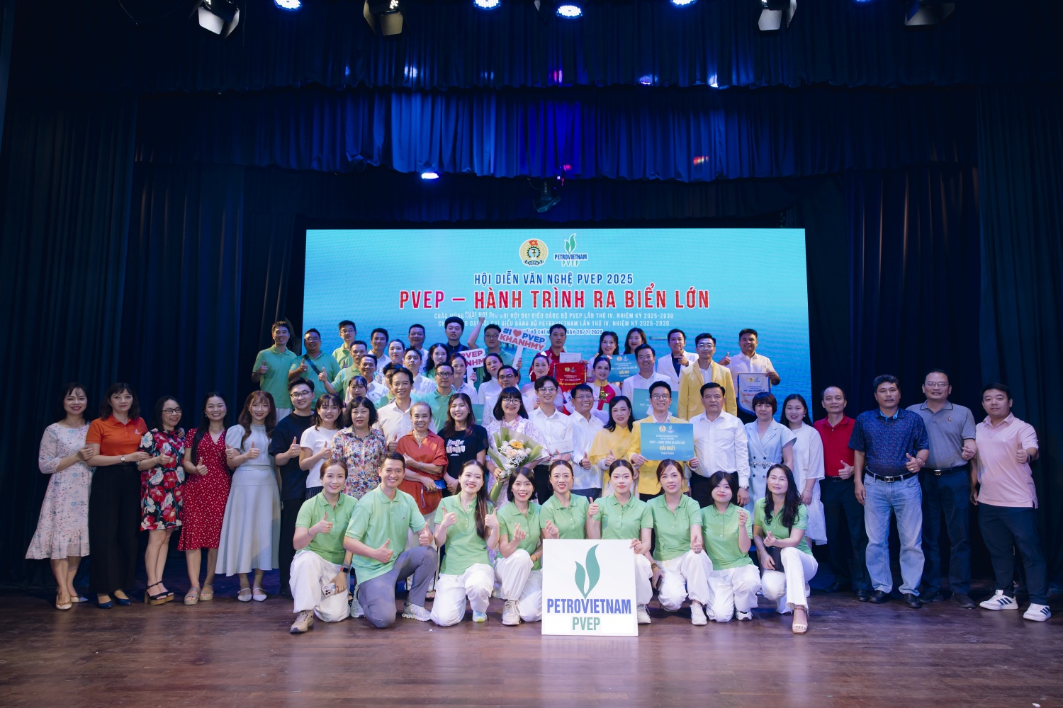 Hội diễn Văn nghệ PVEP 2025: Hành trình vươn ra biển lớn, gắn kết trái tim người lao động Hội diễn Văn nghệ PVEP 2025: Hành trình vươn ra biển lớn, gắn kết trái tim người lao động