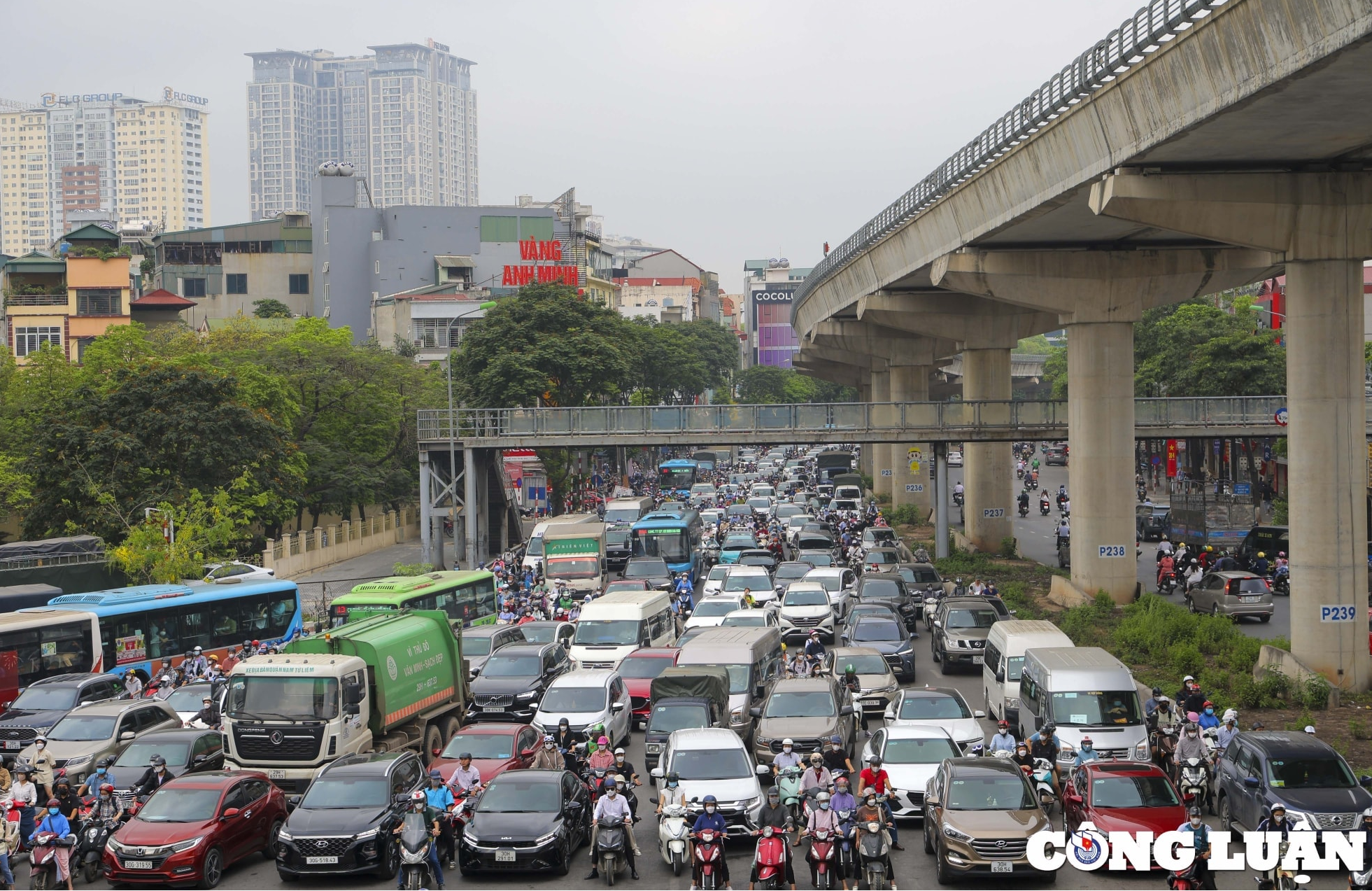 Ảnh 1.Chuyển đổi phương tiện giao thông xanh góp phần giảm thiểu ôn nhiễm môi trường, ùn tắc giao thông tại các đô thị lớn như Hà Nội.