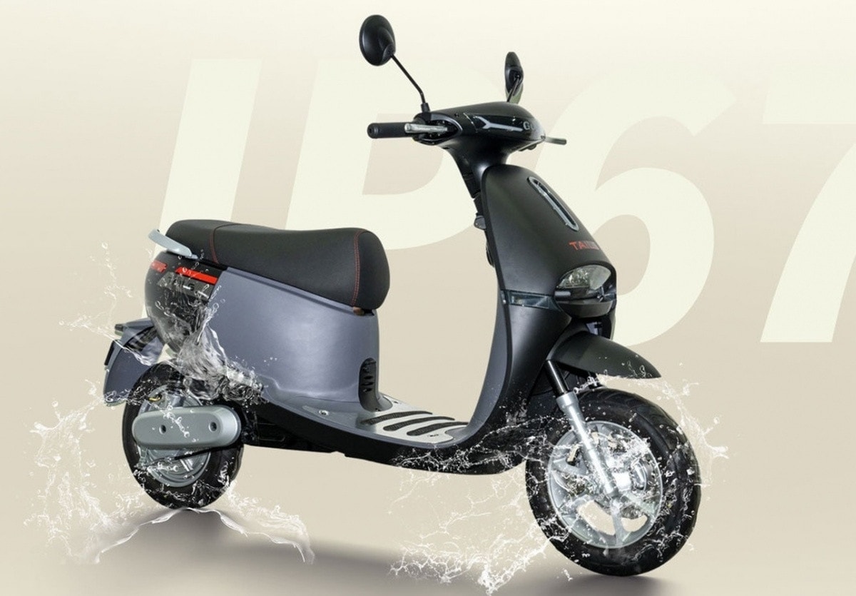 4 mẫu xe máy điện giá chỉ ngang Honda Wave, thích hợp cho khách hàng phổ thông: Đi chất, có mẫu đi được 262km, chi phí sạc rất rẻ