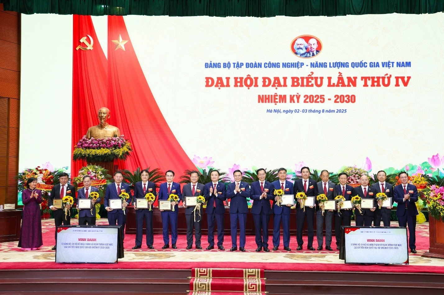 Đảng bộ Vietsovpetro được vinh danh tại Đại hội đại biểu Đảng bộ Petrovietnam lần thứ IV, nhiệm kỳ 2025-2030 Đảng bộ Vietsovpetro được vinh danh tại Đại hội đại biểu Đảng bộ Petrovietnam lần thứ IV, nhiệm kỳ 2025-2030