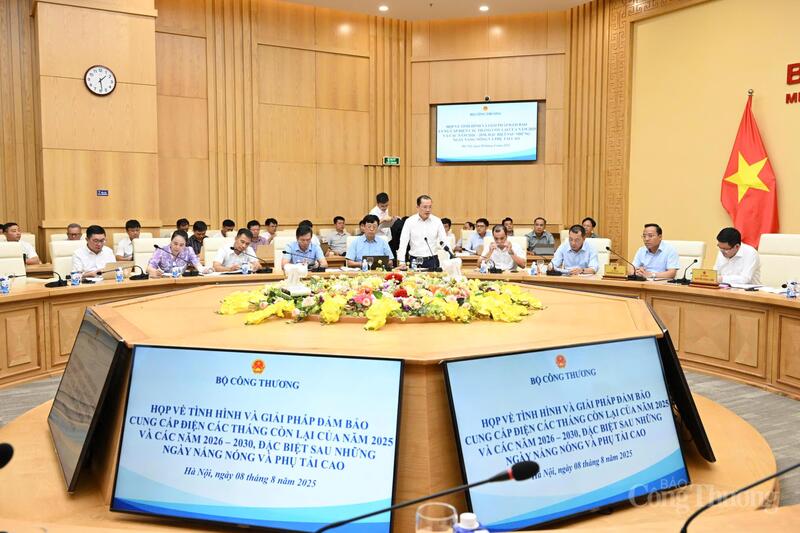 Toàn cảnh cuộc họp. Ảnh: Cấn Dũng