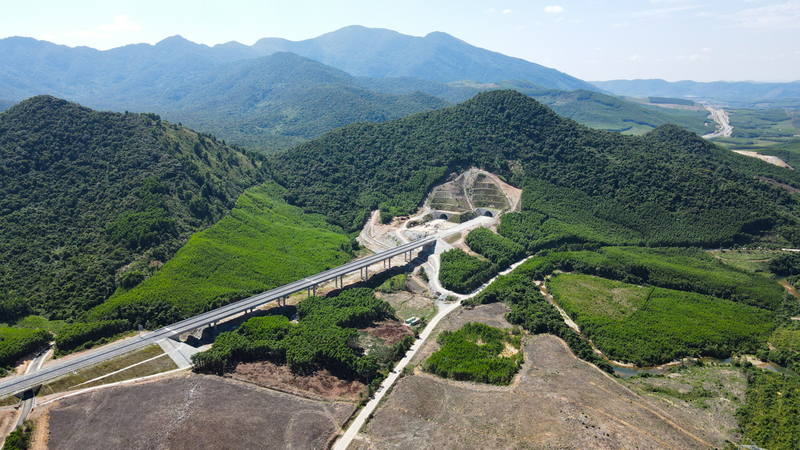 Hầm xuyên núi duy nhất trên Cao tốc Vũng Áng – Bùng sẵn sàng cho ngày thông xe 19/8