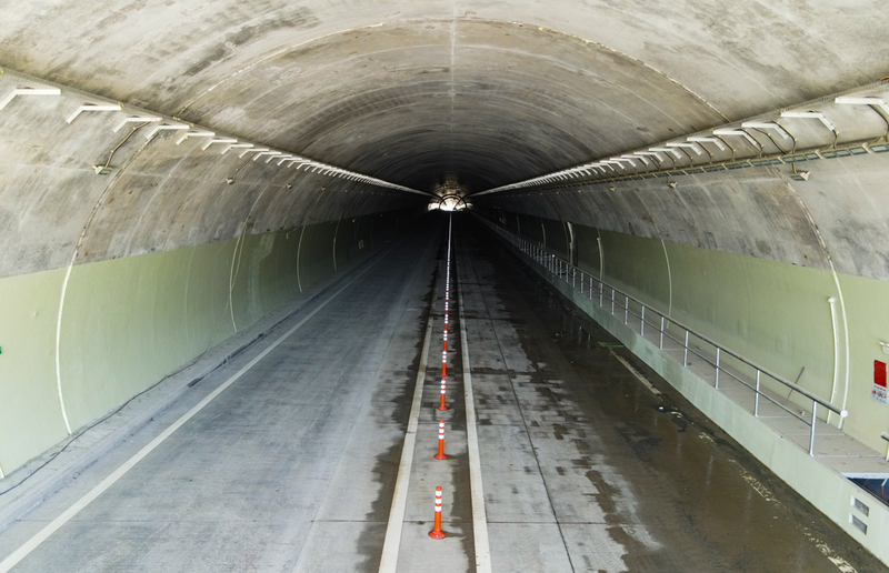 Hầm Đèo Bụt được thiết kế 2 ống hầm với chiều dài lần lượt 716m và 840m