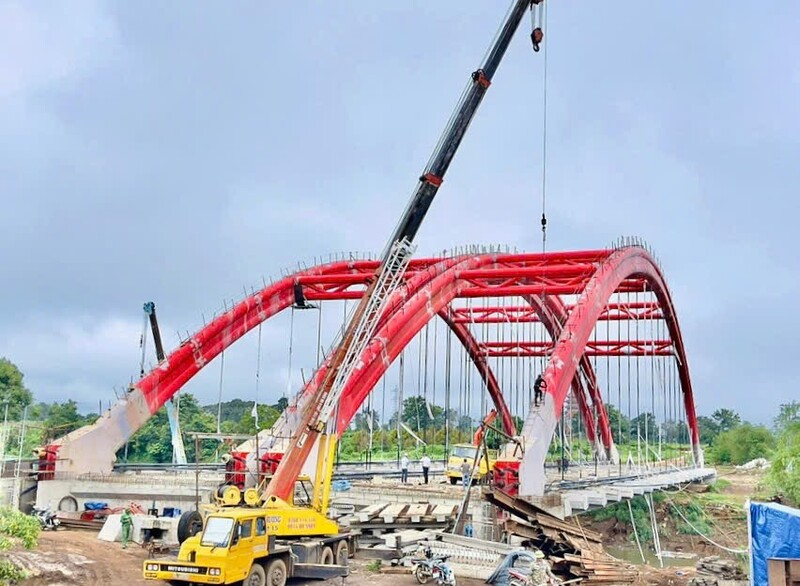 Cầu Biển Hồ thuộc dự án đường hành lang kinh tế phía Đông. Ảnh: Minh Phương