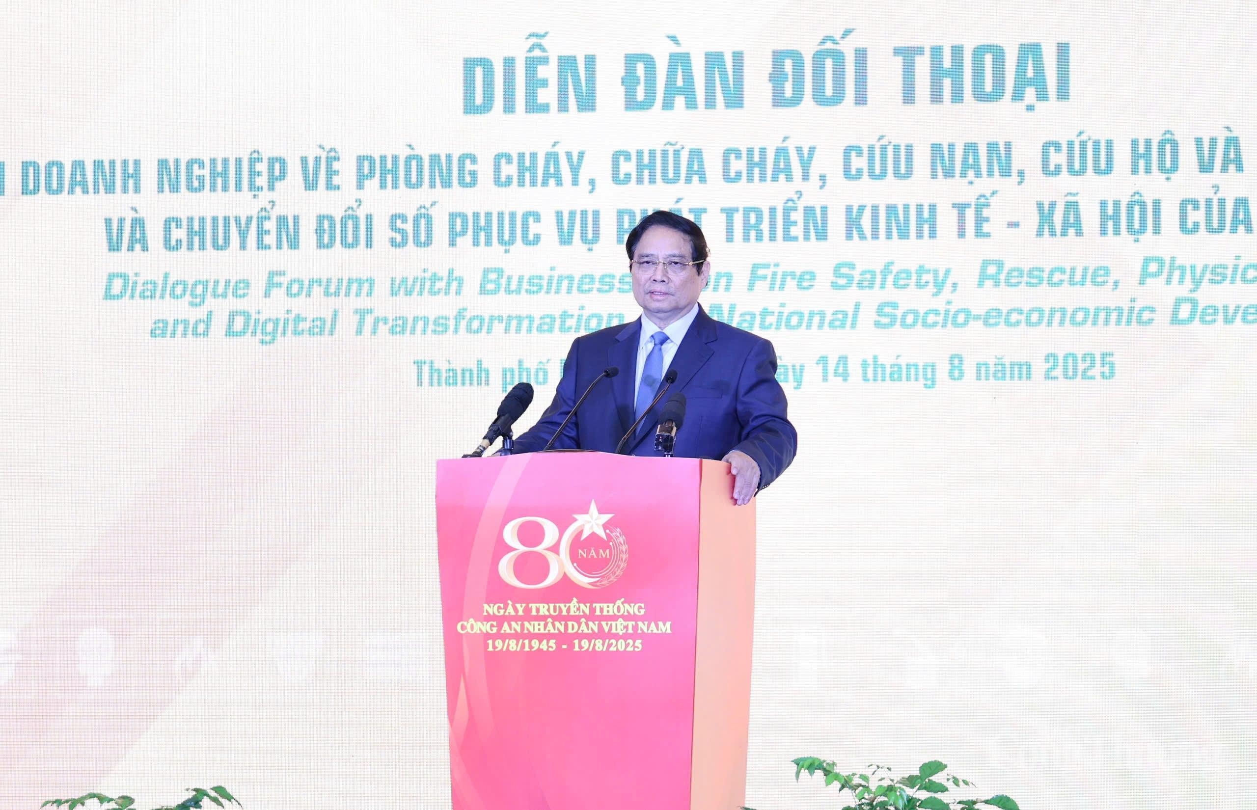Thủ tướng Chính phủ Phạm Minh Chính dự và phát biểu tại Diễn đàn đối thoại với doanh nghiệp về phòng cháy, chữa cháy và cứu nạn, cứu hộ, đảm bảo an ninh, an toàn và chuyển đổi số phục vụ phát triển kinh tế - xã hội của đất nước. Ảnh: Ngọc Linh