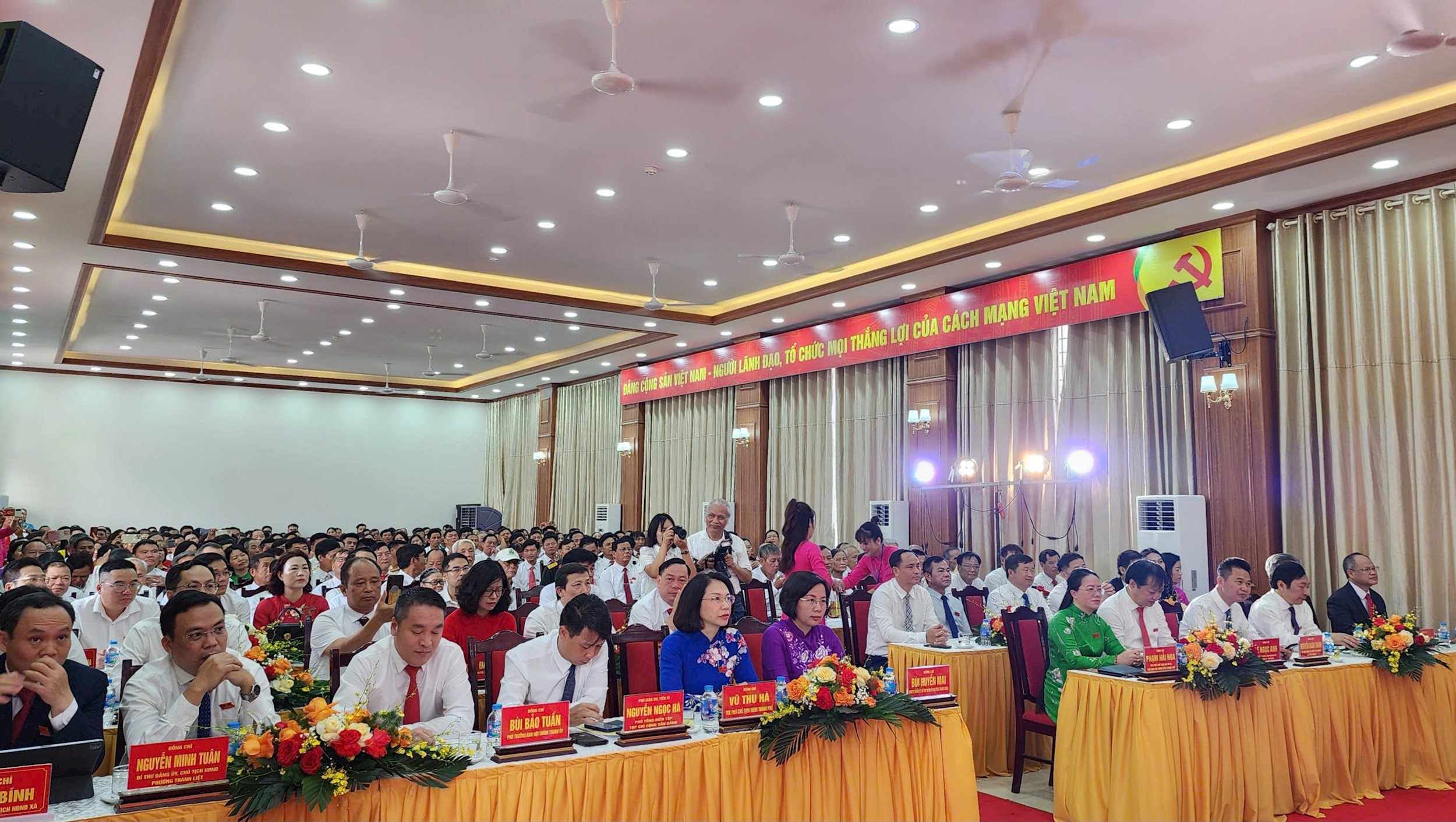quang cảnh đại hội