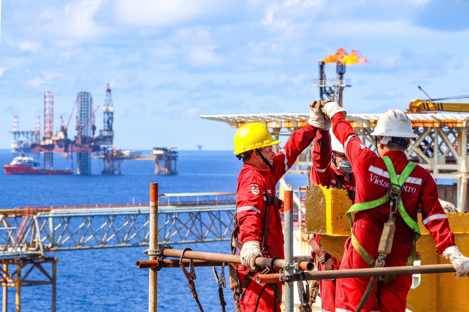 30 năm Xí nghiệp Khí (Vietsovpetro): Bản lĩnh và trí tuệ, góp phần giữ vững dòng khí cho Tổ quốc 30 năm Xí nghiệp Khí (Vietsovpetro): Bản lĩnh và trí tuệ, góp phần giữ vững dòng khí cho Tổ quốc