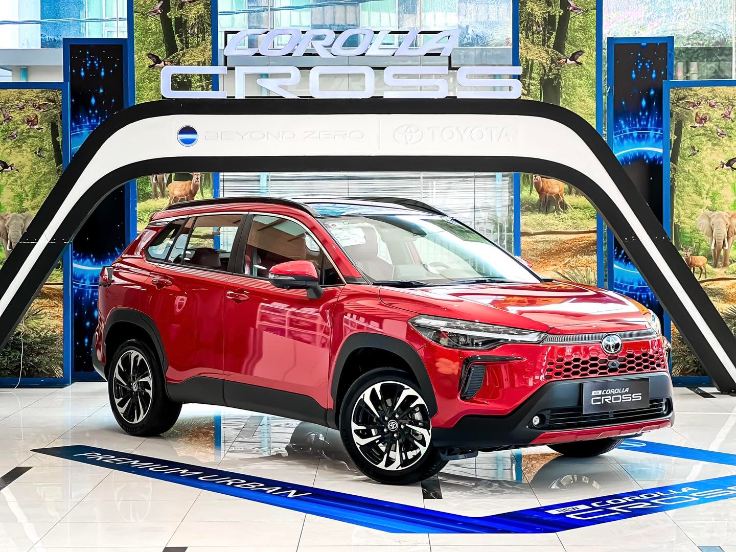 Toyota Corolla Cross 2024 giá từ 820 triệu tại Việt Nam: Màn hình to, phanh điện tử, 'đồ chơi' hiện đại không kém xe Hàn