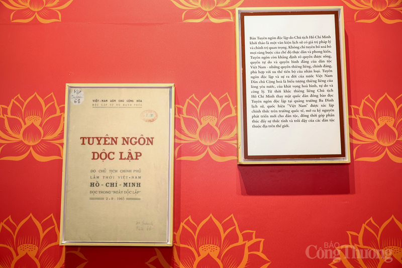 Không gian trưng bày triển lãm được xây dựng theo ba chủ đề chính, tạo mạch nội dung lịch sử - văn hóa xuyên suốt.