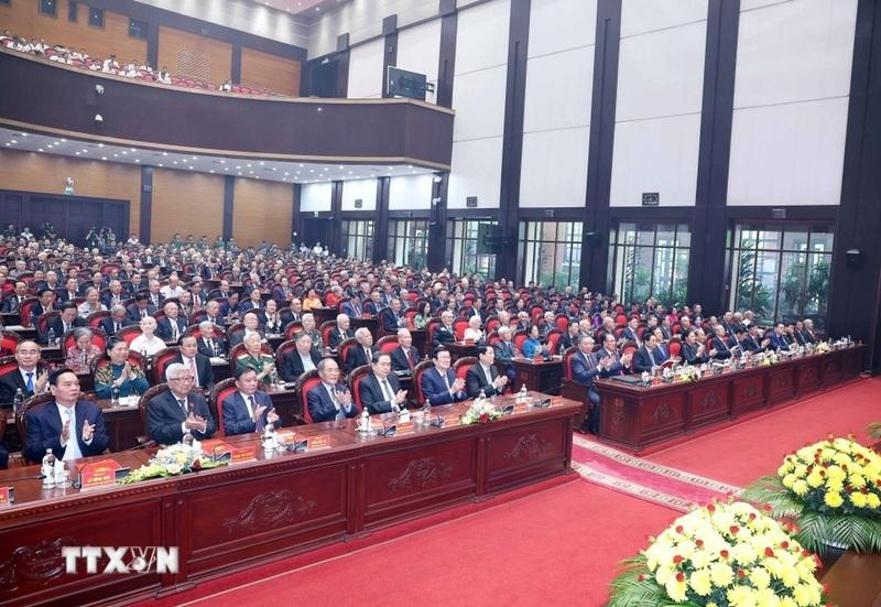 Tổng Bí thư Tô Lâm và các đồng chí lãnh đạo Đảng, Nhà nước chủ trì buổi gặp mặt. Ảnh: Thống Nhất/TTXVN