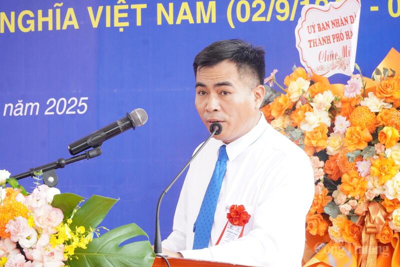 Ông Phạm Văn Thắng, Giám đốc Ban Quản lý dự án lưới điện Hà Nội báo cáo quá trình chuẩn bị thi công dự án