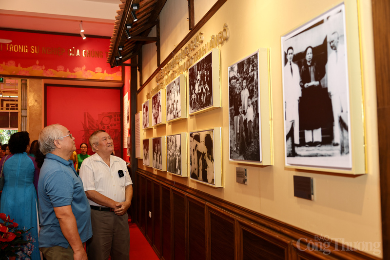 Gia đình, con cháu Nhà tư sản Trịnh Văn Bô tới thăm căn nhà 48 Hàng Ngang.