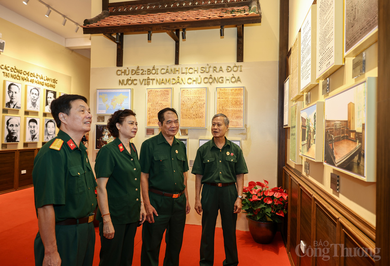 Không gian lịch sử tại 48 Hàng Ngang được tái hiện bằng các trưng bày triển lãm khoa học, ứng dụng công nghệ hiện đại như mapping, thực tế ảo (VR), hologram… với hệ thống tư liệu phong phú, giá trị giáo dục cao.