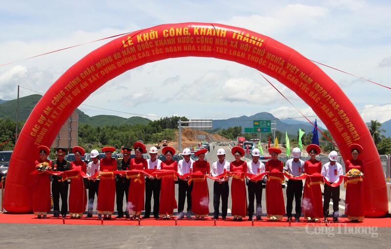 Cắt băng thông xe kỹ thuật dự án xây dựng đường bộ cao tốc đoạn Hòa Liên – Túy Loan