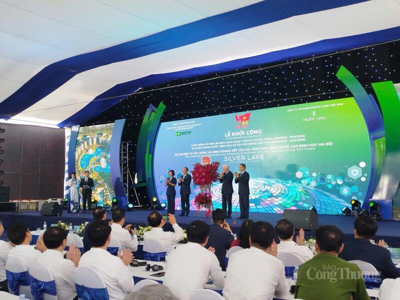 Chủ tịch HĐND TP. Hà Nội Nguyễn Ngọc Tuấn dự lễ khởi công. Ảnh: Hải Sơn
