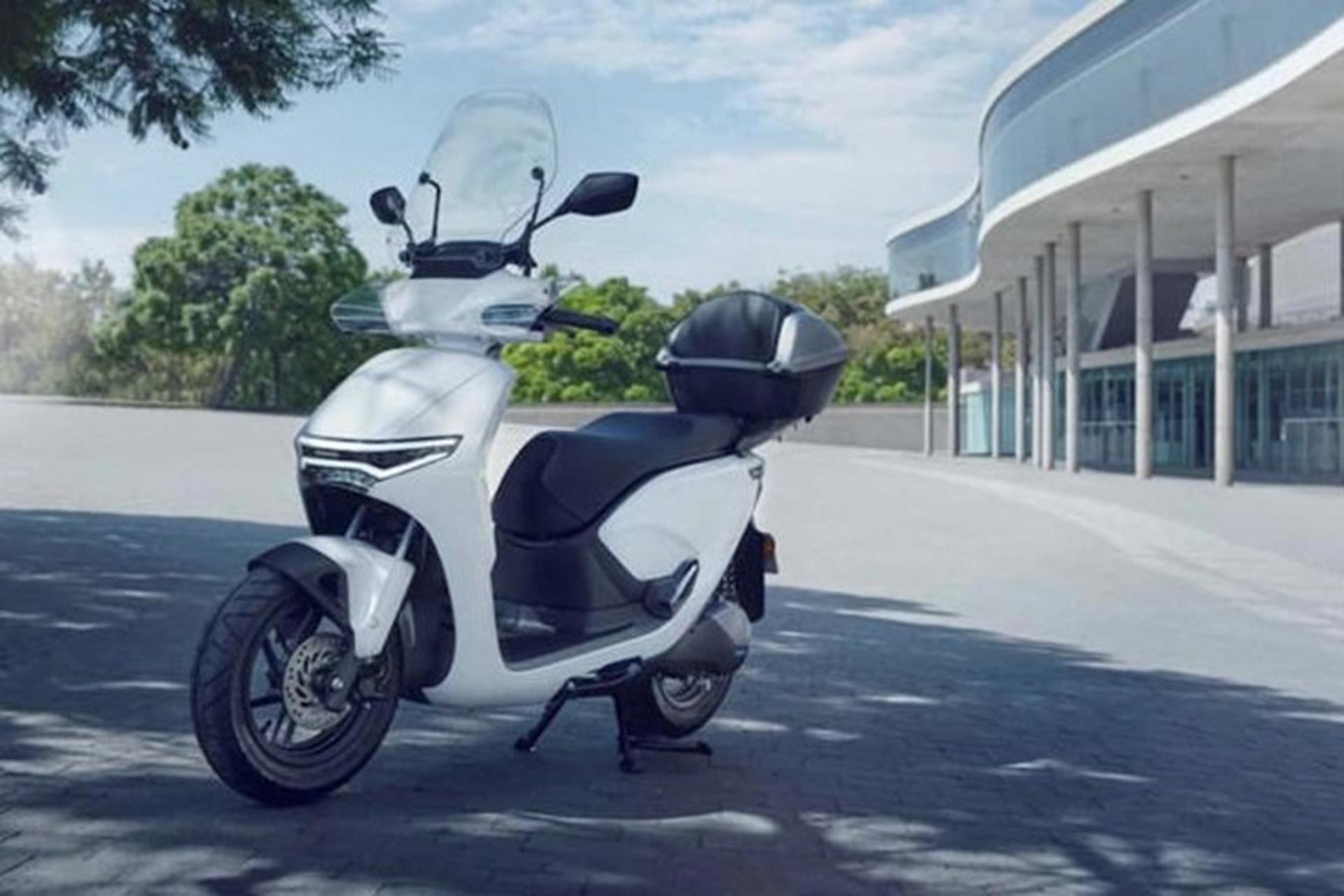Honda CUV e 2026 trang bị thêm kính chắn gió trước và thùng chứa đồ phía sau - Ảnh: Honda