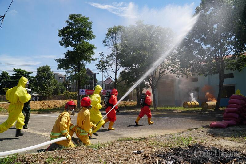 Nhận thấy sự cố vượt tầm kiểm soát của Công ty, lãnh đạo Công ty đã báo cáo đến các cơ quan chức năng gồm: Sở Công Thương thành phố, UBND phường Cẩm Lệ, Cảnh sát phòng cháy chữa cháy và cứu nạn cứu hộ, Trung tâm cấp cứu 115. Đồng thời, chỉ đạo công tác ứng phó sự cố khẩn cấp tại nhà máy gồm tổ chức sơ cấp cứu cho 2 nhân viên vận hành hít phải khí Clo; vận hành trạm bơm chữa cháy…