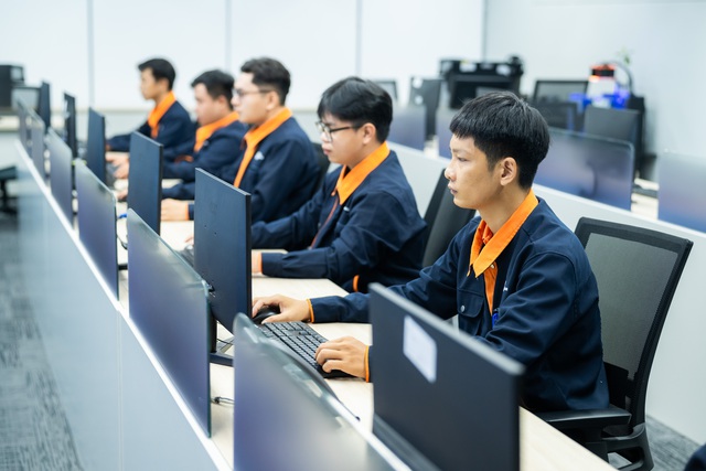 "Siêu pháo đài dữ liệu" đạt chuẩn quốc tế, lớn nhất cả nước, trụ cột cho AI và kinh tế số Việt Nam- Ảnh 2. "Siêu pháo đài dữ liệu" đạt chuẩn quốc tế, lớn nhất cả nước, trụ cột cho AI và kinh tế số Việt Nam- Ảnh 2.