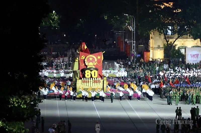 Trong buổi tổng hợp luyện tối nay (24/8), sau khi thực hiện phần nghi lễ, lần lượt các khối Quốc huy