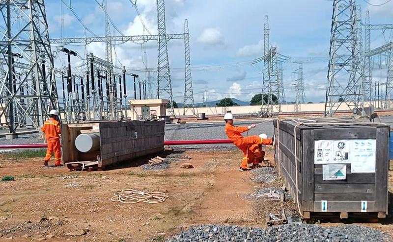 Các truyền tải điện khu vực miền Trung đang gia cố thiết bị ứng phó với bão số 5