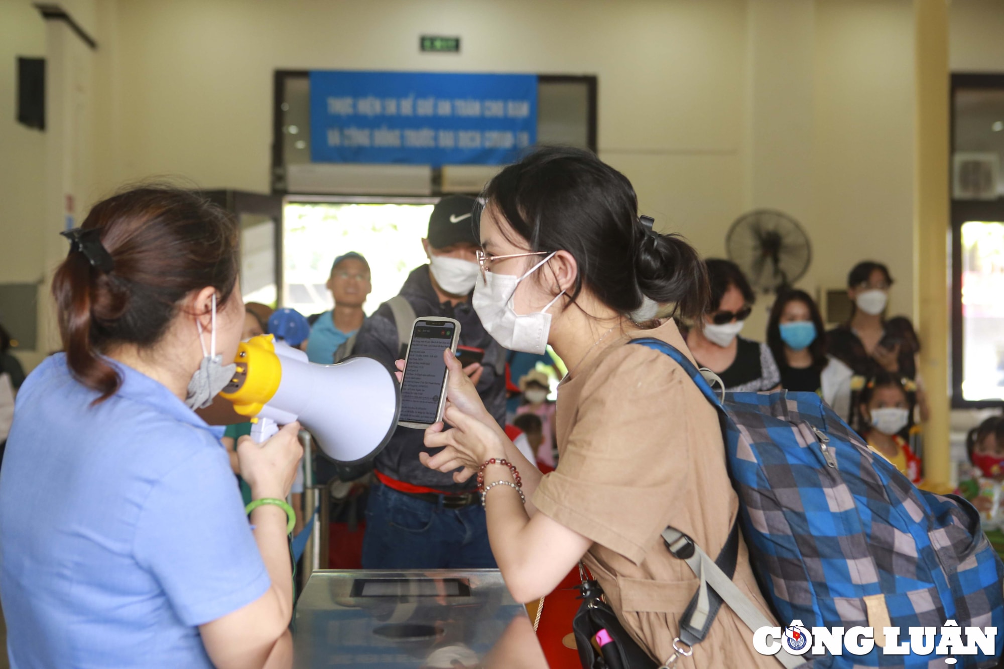 Ngành đường sắt tổ chức chạy tăng cường nhiều chuyến tàu khách các tuyến phía Bắc phục vụ người dân đi lại dịp nghỉ lễ 30/4 - 1/5.