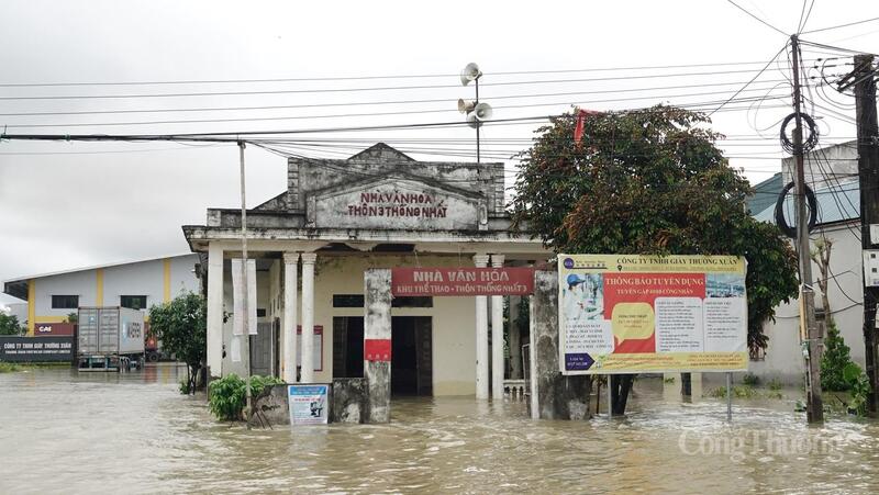 Nhà văn hóa thôn 3 cũng bị chìm trong nước